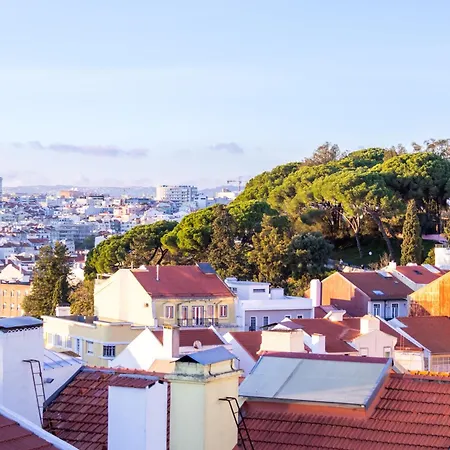 Sunny 2 Bedroom Balcony & Rooftop Views Daire Lisboa