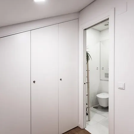Sunny 2 Bedroom Balcony & Rooftop Views Lisboa