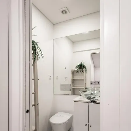 Sunny 2 Bedroom Balcony & Rooftop Views Lägenhet Lisboa