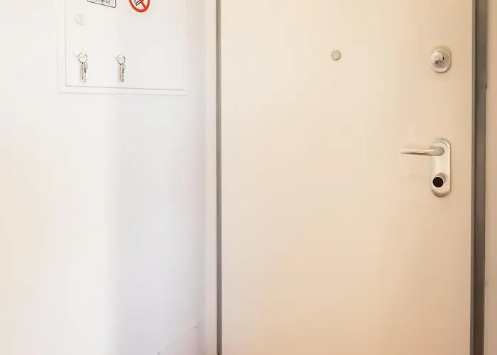 Sunny 2 Bedroom Balcony & Rooftop Views Lissabon