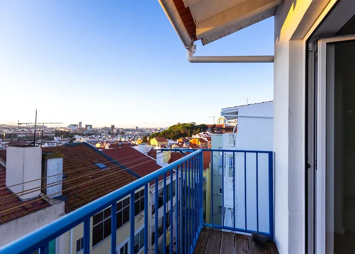 Sunny 2 Bedroom Balcony & Rooftop Views شقة Lisboa