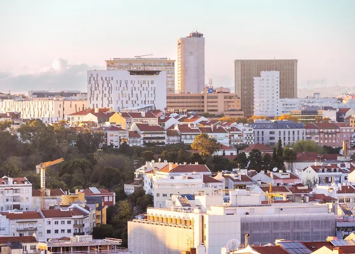 Sunny 2 Bedroom Balcony & Rooftop Views Appartement *