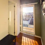 Апартаменты Sunny 2 Bedroom Balcony & Rooftop Views Лиссабон