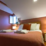 Апартаменты Sunny 2 Bedroom Balcony & Rooftop Views *