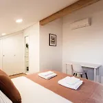 Sunny 2 Bedroom Balcony & Rooftop Views *