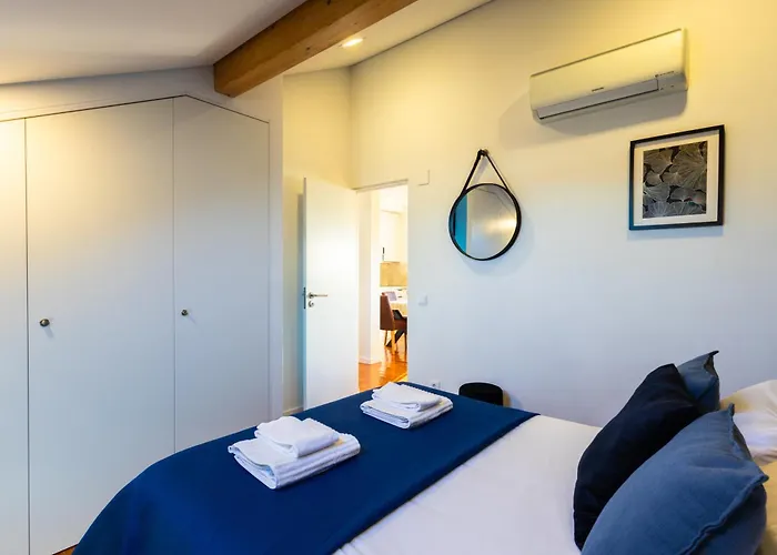 Sunny 2 Bedroom Balcony & Rooftop Views * Lisbon