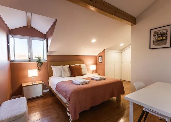 Apartment Sunny 2 Bedroom Balcony & Rooftop Views Lisbon