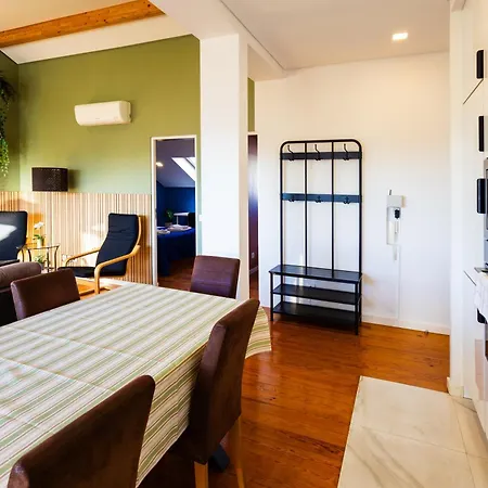 아파트 Sunny 2 Bedroom Balcony & Rooftop Views 리스본