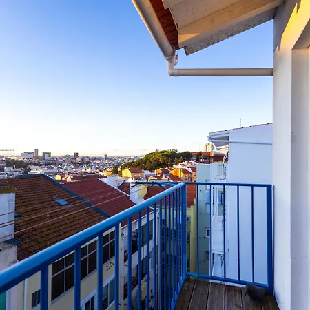 Sunny 2 Bedroom Balcony & Rooftop Views 아파트 리스본