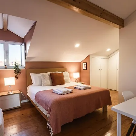 아파트 Sunny 2 Bedroom Balcony & Rooftop Views 리스본
