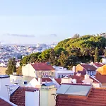 Sunny 2 Bedroom Balcony & Rooftop Views Appartement Lisboa